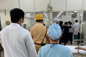 CSGT mở đường đưa bệnh nhân đến bệnh viện cấp cứu 