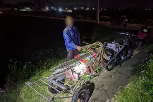 Đang trộm sắt của dự án ở Quảng Ngãi thì gặp công an tuần tra