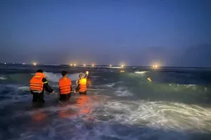 4 học sinh ở Quảng Ngãi mất tích khi tắm biển