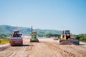 'Chạy đua' xuyên lễ trên công trường cao tốc Quảng Ngãi - Hoài Nhơn