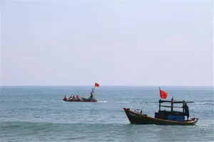 Tìm thấy thi thể 1 trong 4 học sinh mất tích khi tắm biển ở Quảng Ngãi