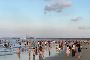 Đà Nẵng, Quảng Nam, Quảng Ngãi đón hơn 1,1 triệu lượt khách dịp lễ 30-4 và 1-5