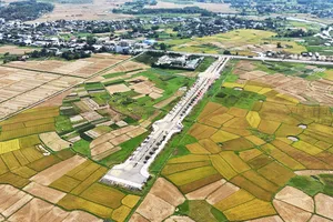 Đầu tư 34 tỉ đồng làm đường dẫn ra giữa ruộng