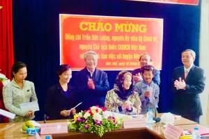 Người dân huyện Đức Phổ tiếc thương nguyên Chủ tịch nước Trần Đức Lương 