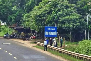 Khắc phục xong biển báo ‘địa phận tỉnh Quảng Ngãi’ nhem nhuốc