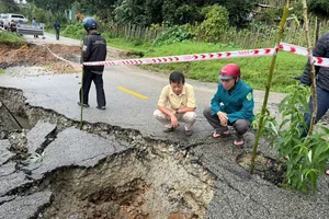 Sụt lún nghiêm trọng, xuất hiện 'hố tử thần’ trên Quốc lộ 40B