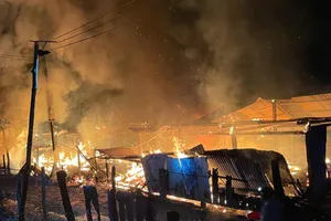 Cháy nhà trong đêm ở Quảng Ngãi, 1 người mắc kẹt tử vong