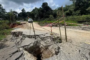 Trường lớp miền núi Quảng Ngãi hư hại do mưa lũ, cần cấp tốc sửa chữa