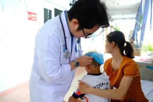 Té từ gác trọ, bé gái 7 tuổi chấn thương sọ não