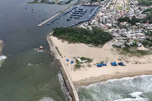 Nạo vét cảng Mỹ Á xong, xuất hiện núi cát khổng lồ