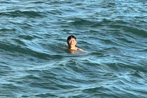 Tìm thấy thêm 1 người trên thuyền thúng mất tích trong bão số 13