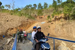 Thông đường Quân Dân, nối lại giao thông với 5 thôn bị chia cắt do sạt lở núi