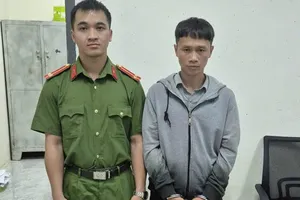 Nghi phạm đâm người rồi bỏ trốn ra đầu thú