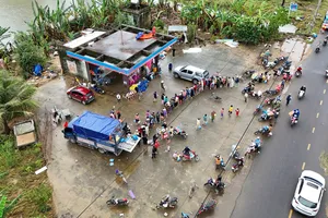 Vạn tấm lòng chia sẻ với nỗi đau của đồng bào Hòa Thịnh