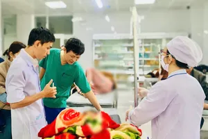 13 học sinh bị thương do xe công nông lao xuống dốc