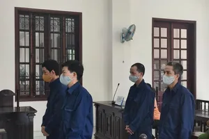 Bình Chánh: Xử nhóm bị cáo đánh công an, nhốt dân phòng 