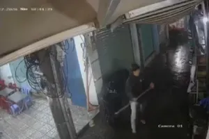 Đánh anh trai nhưng trúng chị dâu, người đàn ông lãnh 1 năm 4 tháng tù 