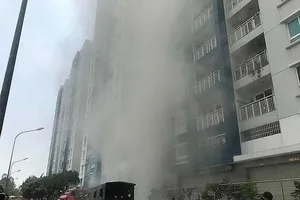 Vụ cháy chung cư Carina làm 13 người chết năm 2018: Chưa xử được vì nhiều người xin hoãn