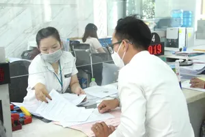 Năm 2023, hệ số điều chỉnh tăng thu nhập của công chức TP.HCM tối đa là 1,8 lần