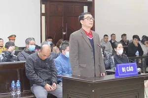 Trả lời tòa, ông Trần Hùng nói: 'Tôi rất mong báo chí ghi âm, ghi hình làm rõ'