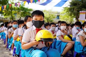 Trẻ em bao nhiêu tuổi phải đội mũ bảo hiểm?