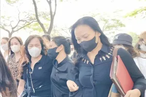 Vụ nam sinh lớp 8 bị đánh tử vong: Tòa yêu cầu bị cáo diễn lại cú đấm chết người