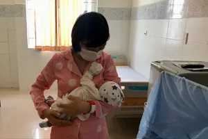 Nghỉ dưỡng sức sau thai sản, được hưởng bao nhiêu tiền?