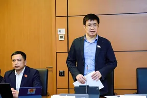 Để xây dựng nền công vụ liêm chính, cần sớm cải cách lương cán bộ, công chức