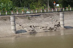 Hồ chứa nước ngọt lớn nhất đảo Cát Bà sạt lở nghiêm trọng