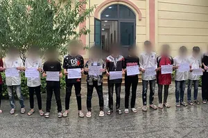 Khiêu khích công an, 14 học sinh bị triệu tập