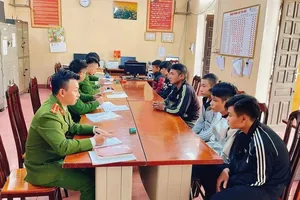 Khởi tố nhóm thanh thiếu niên mang hung khí gây náo loạn đường phố 