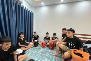 Giả danh nhân viên y tế lừa đảo khám bệnh định kỳ, cấp thuốc miễn phí