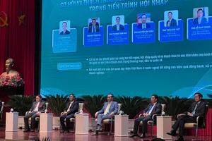 Doanh nghiệp Việt không thể xuất khẩu kiểu 'dùng xe đạp đi trên cao tốc'