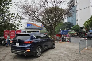Hà Nội đồng loạt thí điểm thu phí trông giữ xe không dùng tiền mặt