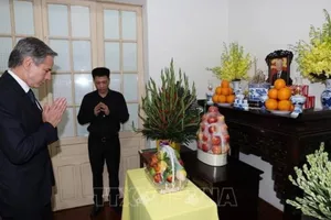 Ngoại trưởng Mỹ sang Việt Nam, đến gia đình Tổng Bí thư Nguyễn Phú Trọng thắp hương chia buồn