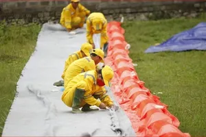 Trung tâm Ứng phó sự cố môi trường Việt Nam chuẩn bị màng lọc dầu cho Viwasupco.