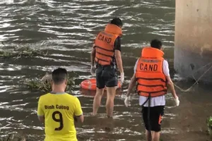 Đà Nẵng: Tìm thân nhân thi thể nam thanh niên trôi trên sông Hàn