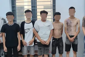 Các thanh thiếu niên tại cơ quan công an. Ảnh: CA.