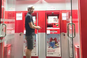 Long khai nhận thực hiện các hành vi chiếm đoạt tiền từ trụ ATM. Ảnh: CA.