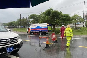 Đèo Hải Vân được lưu thông trở lại từ chiều ngày 14-10. Ảnh: MINH TRƯỜNG.