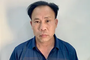 Giám đốc công ty TNHH Starlight Phùng Ngọc Hưng tại cơ quan công an. Ảnh: CA.