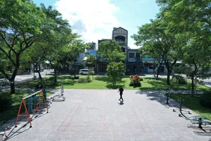 Một căn nhà sinh hoạt cộng đồng hai tầng sẽ được xây trên khu công viên. Ảnh: MINH TRƯỜNG.