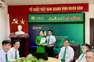 Tài xế taxi giúp sản phụ sinh con ngay trên xe