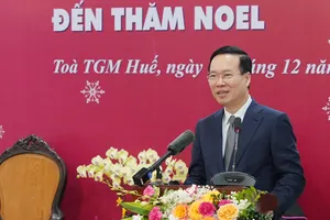 Chủ tịch nước chúc mừng Giáng sinh Tổng Giáo phận Huế.