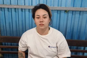 1 phụ nữ chuyên dụ đàn ông vào khách sạn rồi ‘lột’ tài sản