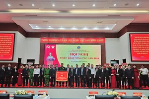 TAND Cấp cao tại Đà Nẵng nhận Cờ thi đua Chính phủ lần thứ 2 liên tiếp