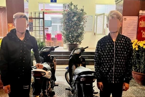 Kẻ trộm bị bắt khi để xe máy cạnh nhà nghỉ