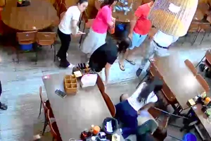 Khen thưởng nữ điều dưỡng BV Bạch Mai kịp thời cứu khách du lịch ở Đà Nẵng