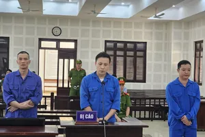 35 năm tù cho nhóm buôn lậu hơn 100 tấn thuốc bắc