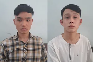 Đà Nẵng: 2 thanh niên đi xe SH hết tiền đổ xăng nên cướp giật tài sản